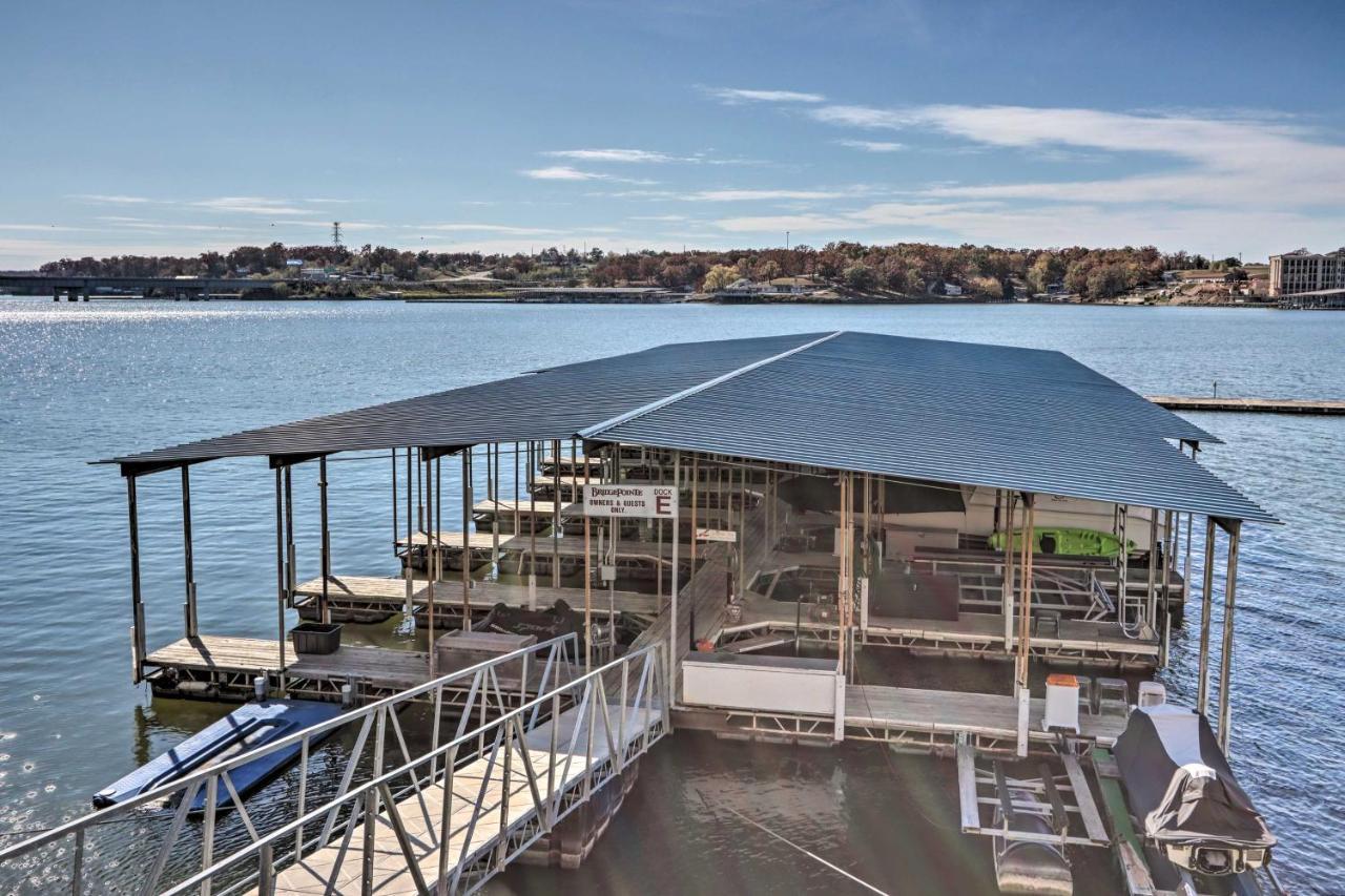 Sunny Osage Beach With Balcony And Lakefront View Εξωτερικό φωτογραφία